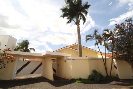 Casa para alugar com 297m², 3 quartos e 6 vagasFachada