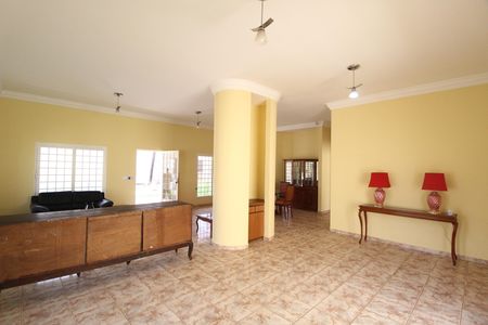 Casa para alugar com 297m², 3 quartos e 6 vagasSala