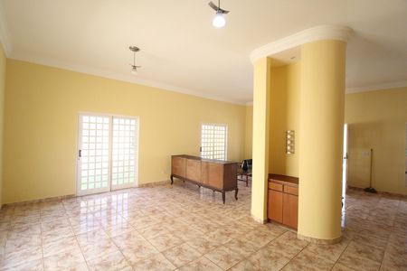 Casa para alugar com 297m², 3 quartos e 6 vagasSala