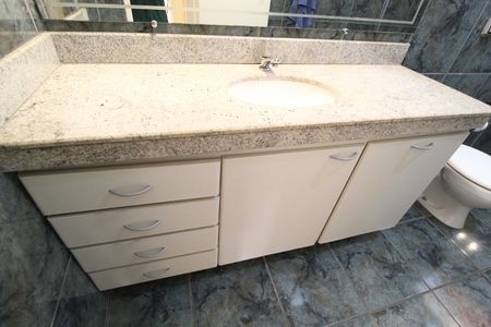 Casa para alugar com 297m², 3 quartos e 6 vagasBanheiro Social
