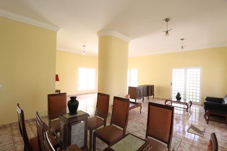 Casa para alugar com 297m², 3 quartos e 6 vagasSala