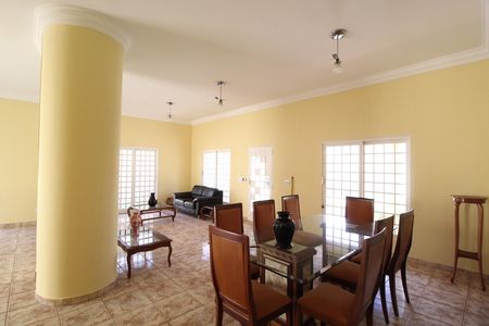 Casa para alugar com 297m², 3 quartos e 6 vagasSala
