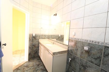Casa para alugar com 297m², 3 quartos e 6 vagasBanheiro Social
