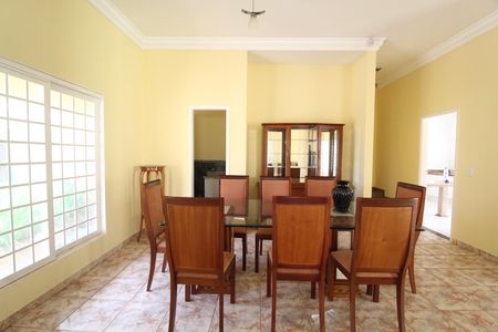 Casa para alugar com 297m², 3 quartos e 6 vagasSala
