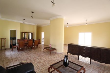 Casa para alugar com 297m², 3 quartos e 6 vagasSala