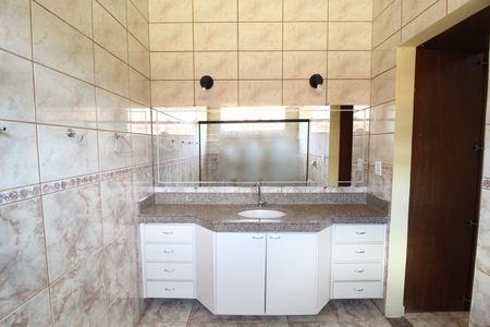 Casa para alugar com 297m², 3 quartos e 6 vagasBanheiro do Quarto 3