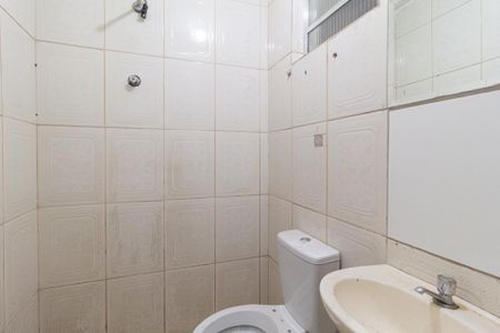 Banheiro de casa para alugar com 1 quarto, 25m² em Vila Menck, Osasco