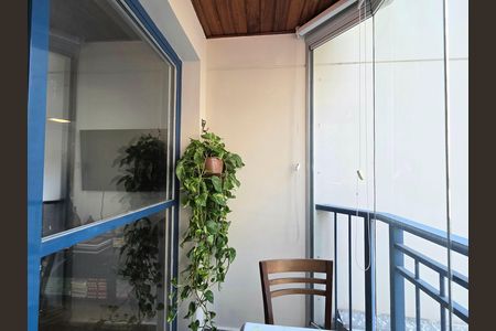 Apartamento à venda com 75m², 2 quartos e 1 vaga Apartamento à venda com 75m², 2 quartos e 1 vagaVaranda