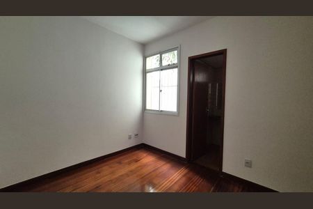 Quarto de apartamento para alugar com 3 quartos, 150m² em Buritis, Belo Horizonte