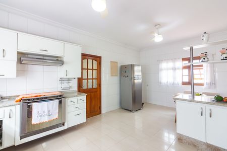 Casa à venda com 368m², 4 quartos e 10 vagas Casa à venda com 368m², 4 quartos e 10 vagasCozinha