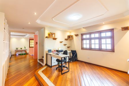Casa à venda com 368m², 4 quartos e 10 vagas Casa à venda com 368m², 4 quartos e 10 vagasSala