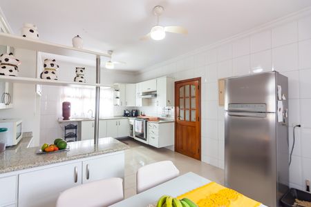 Casa à venda com 368m², 4 quartos e 10 vagas Casa à venda com 368m², 4 quartos e 10 vagasCozinha