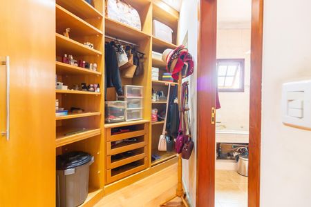 Casa à venda com 368m², 4 quartos e 10 vagas Casa à venda com 368m², 4 quartos e 10 vagasCloset
