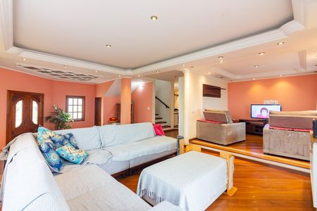 Casa à venda com 368m², 4 quartos e 10 vagas Casa à venda com 368m², 4 quartos e 10 vagasSala