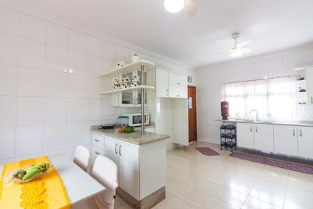 Casa à venda com 368m², 4 quartos e 10 vagas Casa à venda com 368m², 4 quartos e 10 vagasCozinha