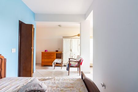Casa à venda com 368m², 4 quartos e 10 vagas Casa à venda com 368m², 4 quartos e 10 vagasQuarto 4