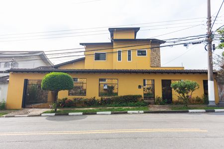 Casa à venda com 368m², 4 quartos e 10 vagas Casa à venda com 368m², 4 quartos e 10 vagasFachada