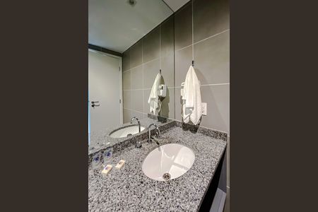 Studio para alugar com 30m², 1 quarto e sem vaga Studio para alugar com 30m², 1 quarto e sem vagaBanheiro