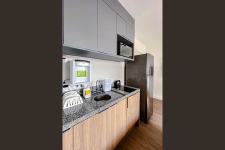 Cozinha de kitnet/studio para alugar com 1 quarto, 30m² em Barra Funda, São Paulo