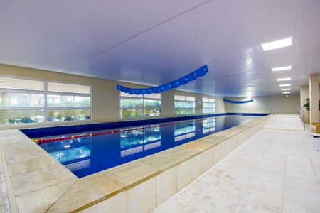 Apartamento à venda com 236m², 3 quartos e 4 vagas Apartamento à venda com 236m², 3 quartos e 4 vagasÁrea comum - Piscina
