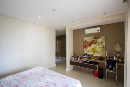 Apartamento à venda com 236m², 3 quartos e 4 vagas Apartamento à venda com 236m², 3 quartos e 4 vagasQuarto 1 - Suíte