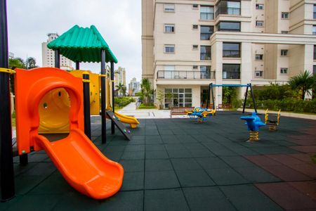 Apartamento à venda com 236m², 3 quartos e 4 vagas Apartamento à venda com 236m², 3 quartos e 4 vagasÁrea comum - Playground