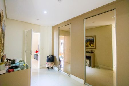 Apartamento à venda com 236m², 3 quartos e 4 vagas Apartamento à venda com 236m², 3 quartos e 4 vagasQuarto 1 - Suíte
