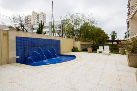 Apartamento à venda com 236m², 3 quartos e 4 vagas Apartamento à venda com 236m², 3 quartos e 4 vagasÁrea comum - Piscina