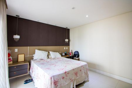 Apartamento à venda com 236m², 3 quartos e 4 vagas Apartamento à venda com 236m², 3 quartos e 4 vagasQuarto 1 - Suíte