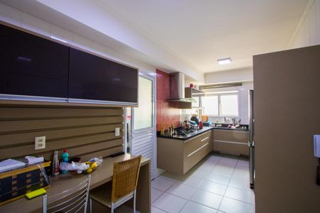 Apartamento à venda com 236m², 3 quartos e 4 vagas Apartamento à venda com 236m², 3 quartos e 4 vagasCozinha
