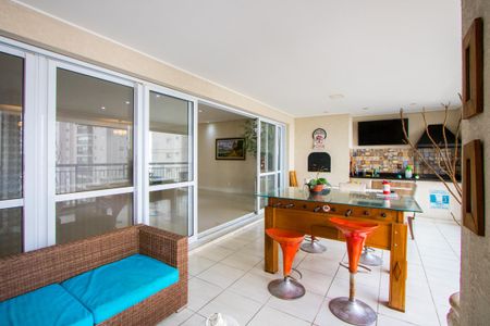 Apartamento à venda com 236m², 3 quartos e 4 vagas Apartamento à venda com 236m², 3 quartos e 4 vagasVaranda gourmet