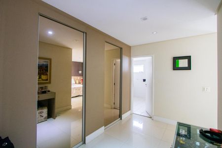 Apartamento à venda com 236m², 3 quartos e 4 vagas Apartamento à venda com 236m², 3 quartos e 4 vagasQuarto 1 - Suíte