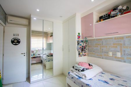 Apartamento à venda com 236m², 3 quartos e 4 vagas Apartamento à venda com 236m², 3 quartos e 4 vagasQuarto 2 - Suíte