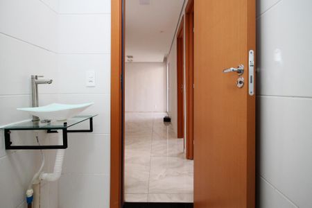 Apartamento para alugar com 47m², 2 quartos e 1 vaga Apartamento para alugar com 47m², 2 quartos e 1 vagaBanheiro