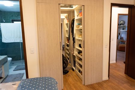 Casa de condomínio para alugar com 500m², 3 quartos e 2 vagasCloset da suíte