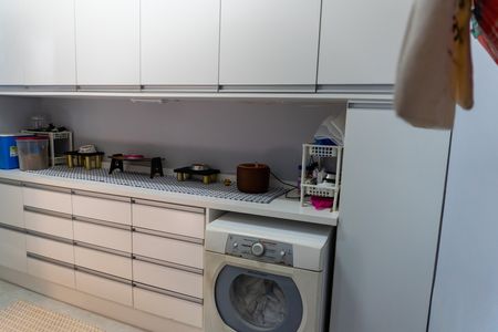 Casa de condomínio para alugar com 500m², 3 quartos e 2 vagasLavanderia