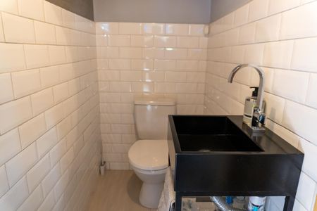 Casa de condomínio para alugar com 500m², 3 quartos e 2 vagasLavabo