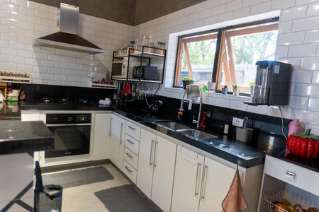 Casa de condomínio para alugar com 500m², 3 quartos e 2 vagasCozinha