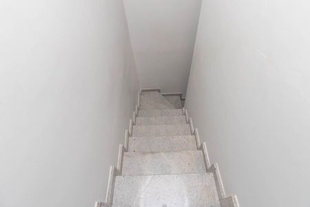 Casa de condomínio à venda com 110m², 3 quartos e 2 vagasEscada