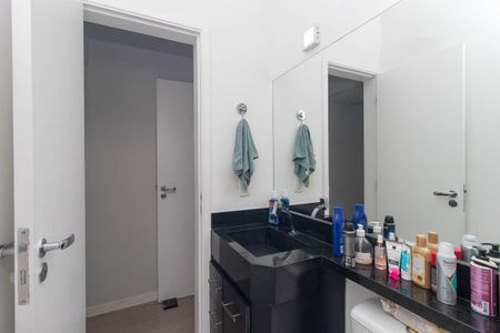 Casa de condomínio à venda com 110m², 3 quartos e 2 vagasBanheiro da Suíte