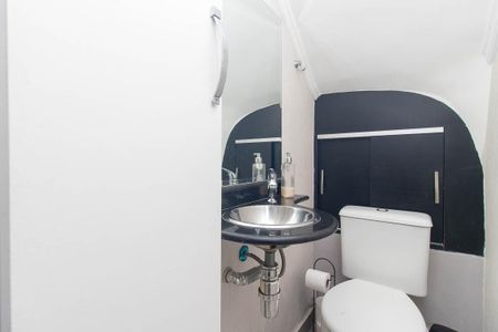 Casa de condomínio à venda com 110m², 3 quartos e 2 vagasLavabo