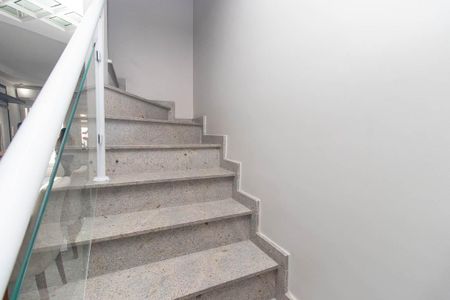 Casa de condomínio à venda com 110m², 3 quartos e 2 vagasEscada