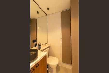 Banheiro Social de kitnet/studio para alugar com 1 quarto, 23m² em Novo Mundo, Curitiba