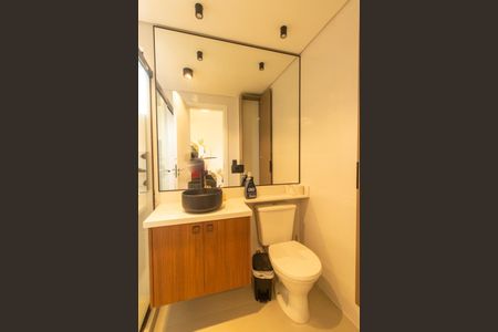 Banheiro Social de kitnet/studio para alugar com 1 quarto, 23m² em Novo Mundo, Curitiba