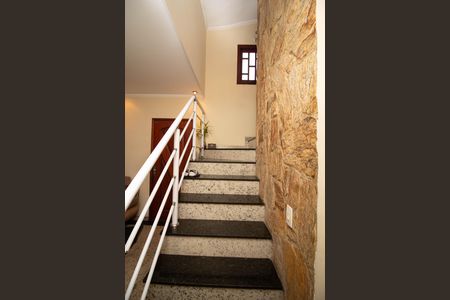 Casa à venda com 139m², 3 quartos e 3 vagas Casa à venda com 139m², 3 quartos e 3 vagasEscada