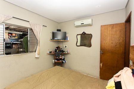 Casa à venda com 270m², 8 quartos e 6 vagas Casa à venda com 270m², 8 quartos e 6 vagasCasa 1 - Quarto 1