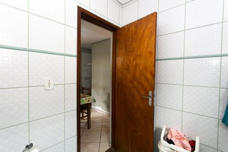 Casa à venda com 270m², 8 quartos e 6 vagas Casa à venda com 270m², 8 quartos e 6 vagasCasa 1 - Banheiro