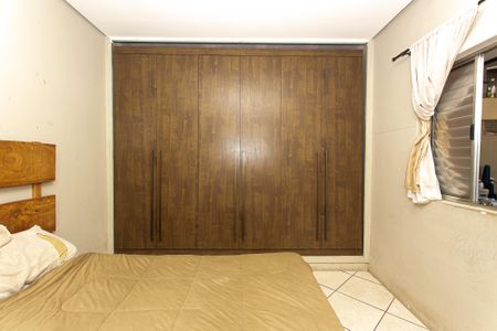 Casa à venda com 270m², 8 quartos e 6 vagas Casa à venda com 270m², 8 quartos e 6 vagasCasa 1 - Quarto 1