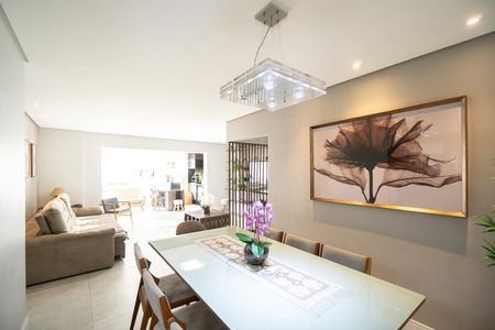 Apartamento à venda com 148m², 4 quartos e 3 vagas Apartamento à venda com 148m², 4 quartos e 3 vagasSala de jantar