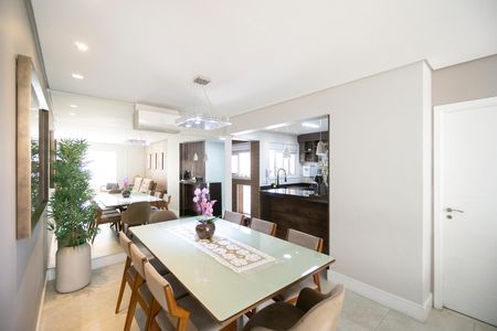 Apartamento à venda com 148m², 4 quartos e 3 vagas Apartamento à venda com 148m², 4 quartos e 3 vagasSala de jantar